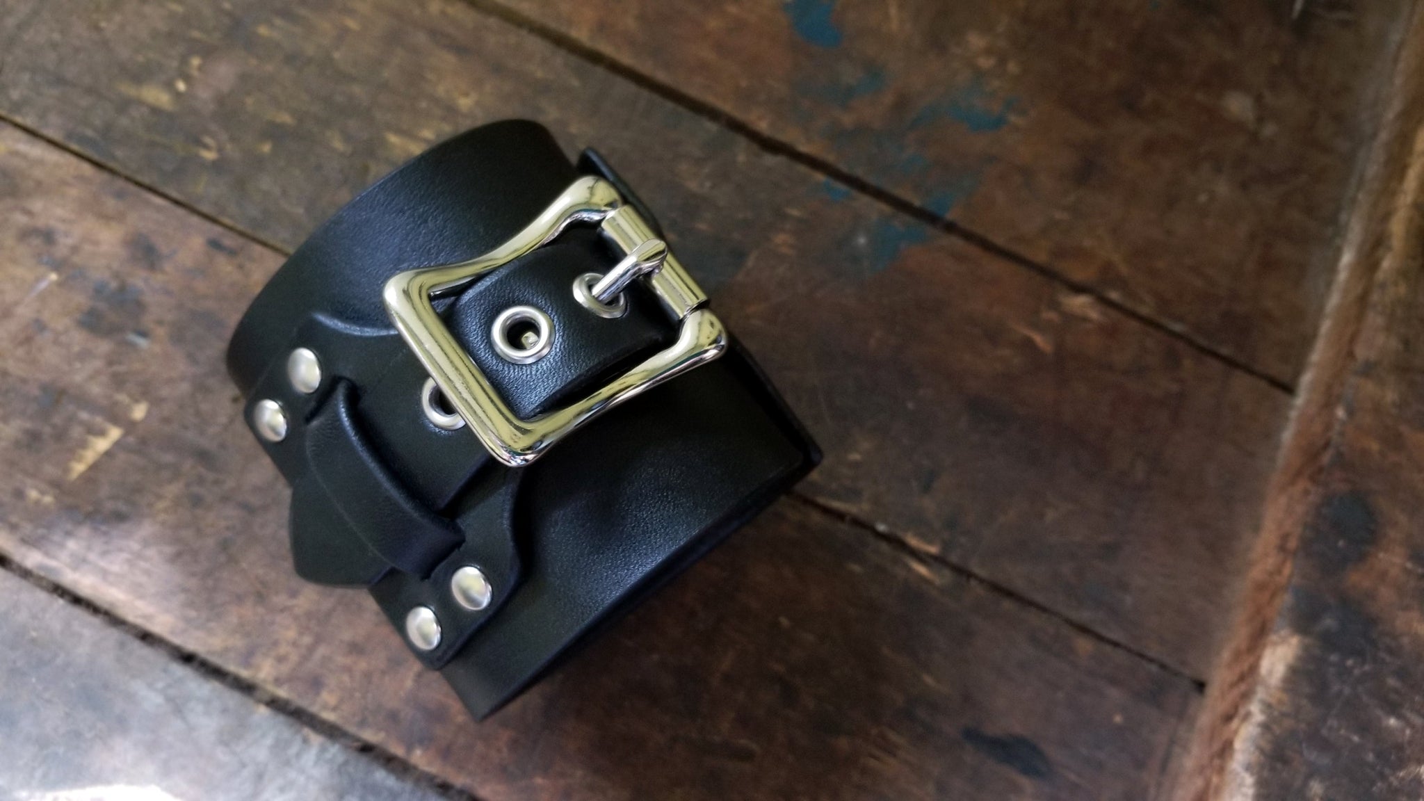 Chunky  buckle strap closure on my Aga, wide leather Buckle Cuff