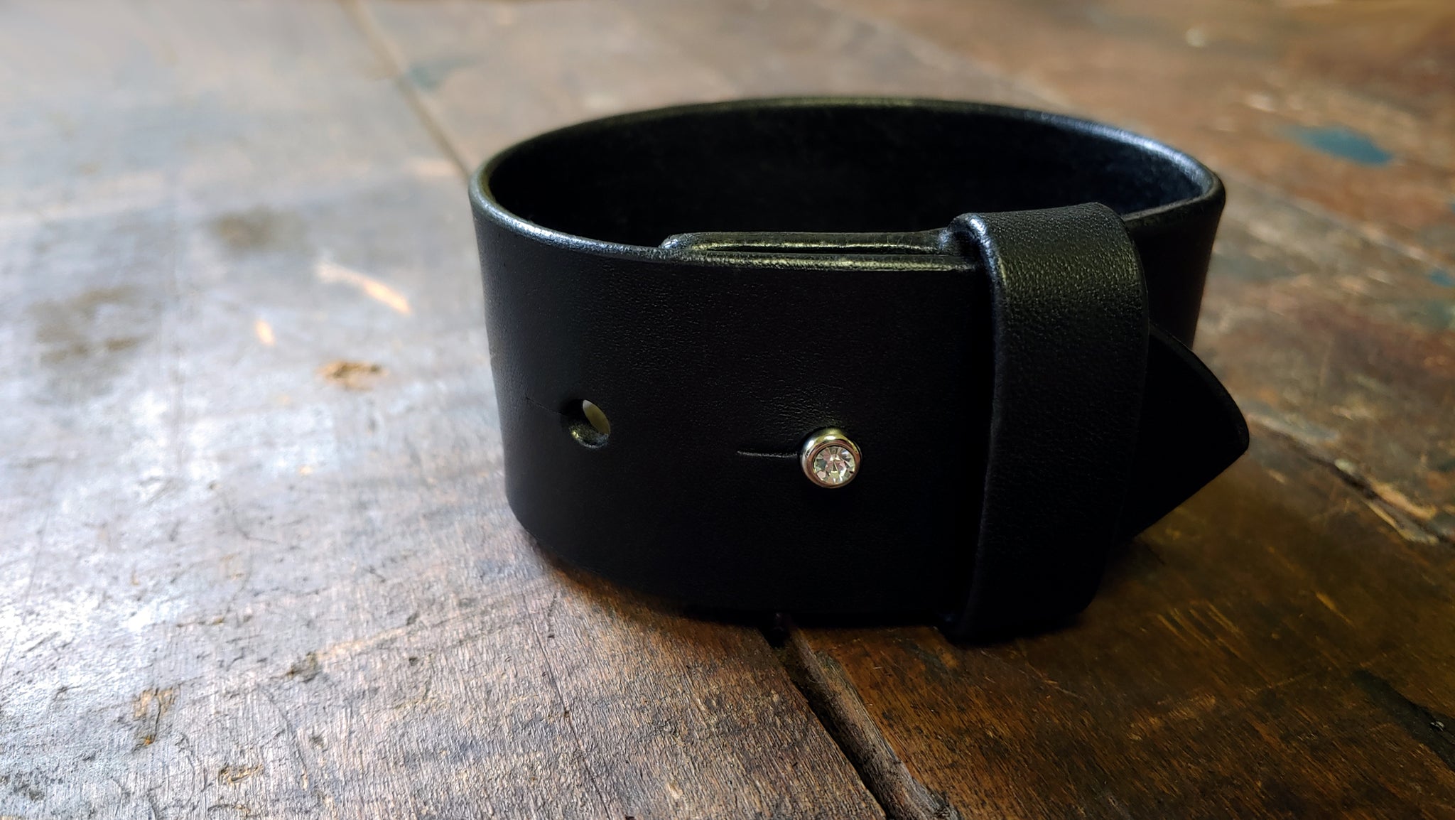 1.5 inch Wide Mao in Black with Rhinestone Button Stud