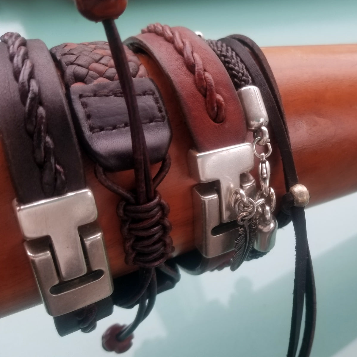 Tano 5-piece leather bracelet set clasps