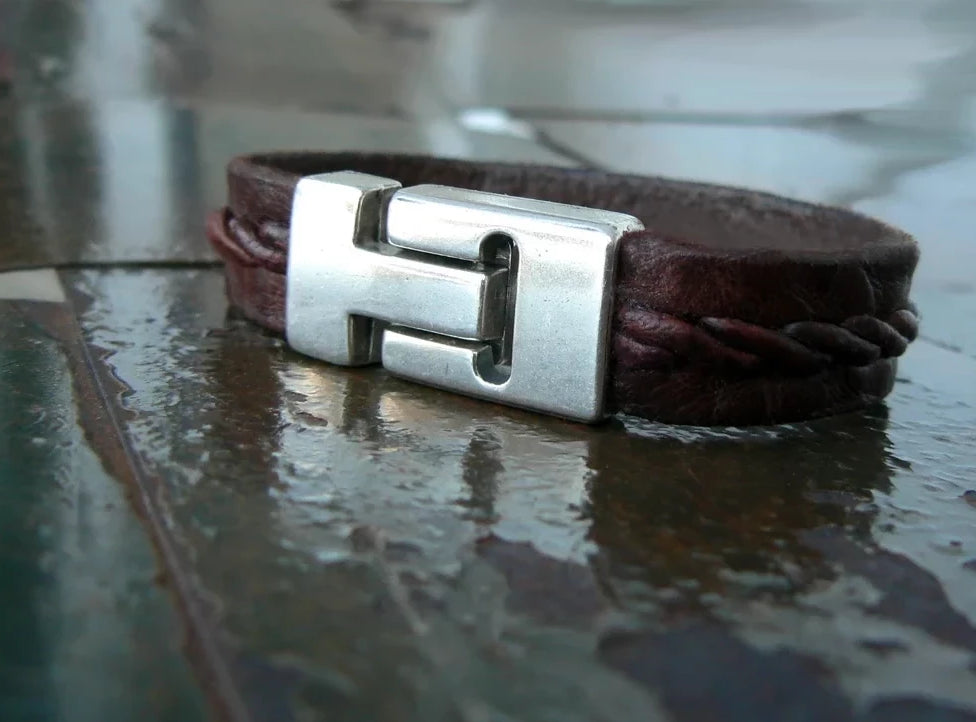 Silver Magnetic clasp on the Tyrese Twist Braided Leather Bracelet in Cognac